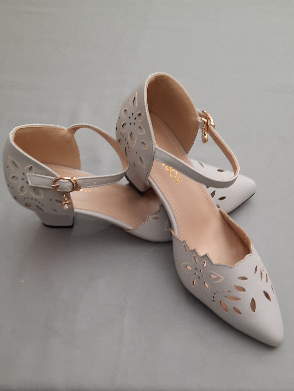 Women's White Cutout Ankle-Strap Mid Heel Shoes - Size 38 - New Without Tags